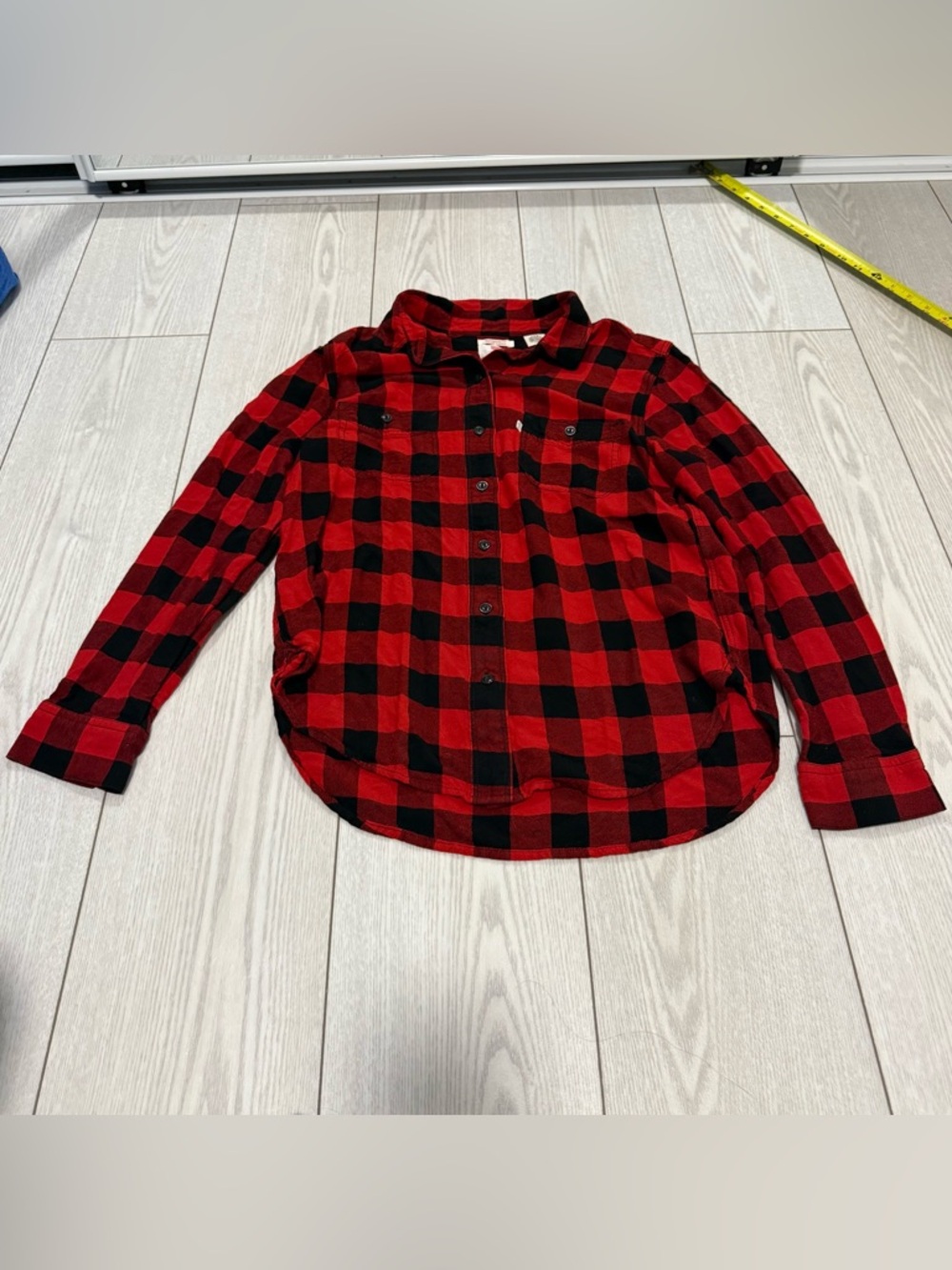 Levi’s small boyfriend fit plaid button up top red black casual flannel checks